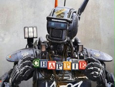 FOTO: "Chappie" Neilla Blomkampa gotowy do zabawy i rozr&oacute;by