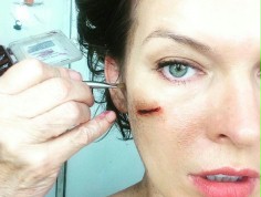 FOTO: Milla Jovovich gotowa na ostatnie starcie z zombie