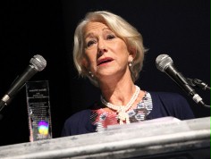 Helen Mirren u boku załamanego Willa Smitha?