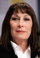 Anjelica Huston / Nauczycielka historii sztuki