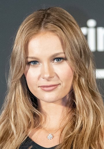 Mia Jenkins / Danielle Marks