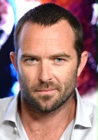 Sullivan Stapleton / Dom