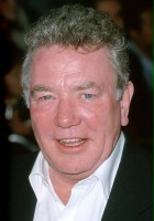 Albert Finney / Dr Larry Roberts