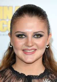 Lara Peake 