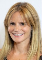 Jennifer Jason Leigh / Beth