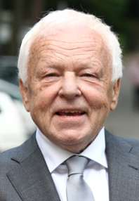 Marian Opania 