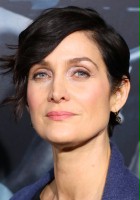 Carrie-Anne Moss / Maggie