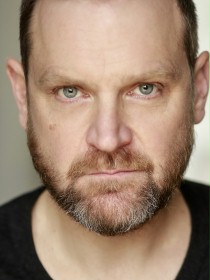 Matthew Flynn / Detektyw Davis