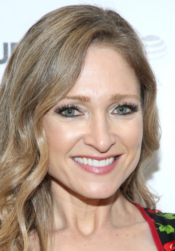 Julie Nathanson / 