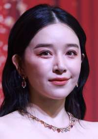 Qingzi Kan 