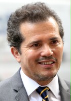 John Leguizamo / Det. Simon Perez