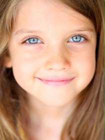 Carissa Bazler / Dziewczynka na basenie