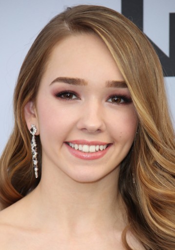 Holly Taylor / Angelina Meyer