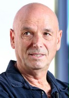 Martin Campbell / 