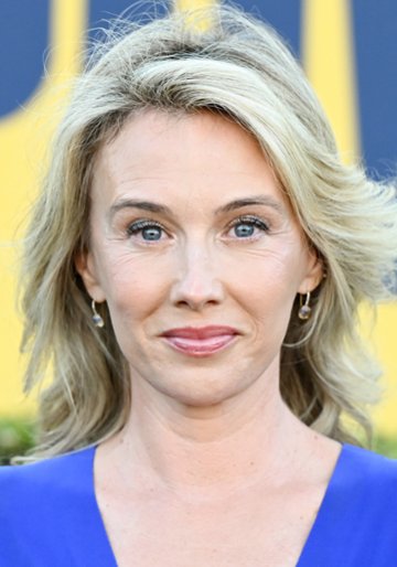 Wynn Everett / Tricia