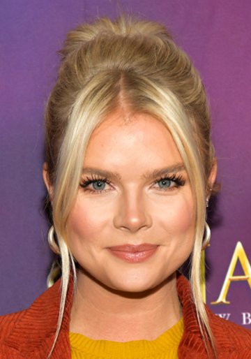 Kelli Goss / Valerie