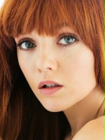 Hannah Rose May / Janelle
