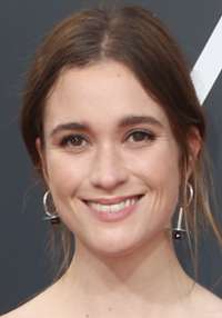 Alice Englert 