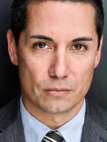 Kurt Caceres / Oficer Fricks