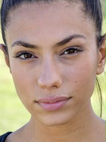 Evin Ahmad / Carmen