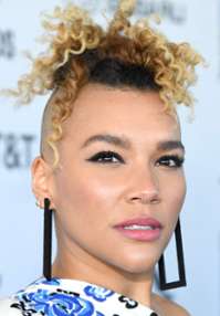 Emmy Raver-Lampman 