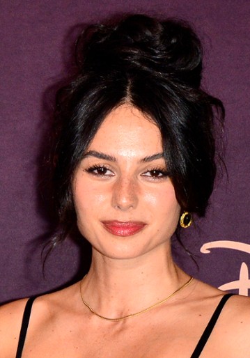 Pardis Saremi / Leila
