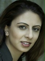 Nayab Hussain / Dyrektorka Prichard