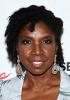 Nicki Micheaux / Porucznik Eileen Carver