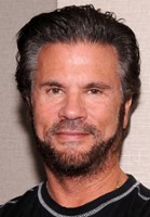 Lorenzo Lamas / Porucznik Michael Arronax