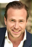 Rafe Spall / Rudenz