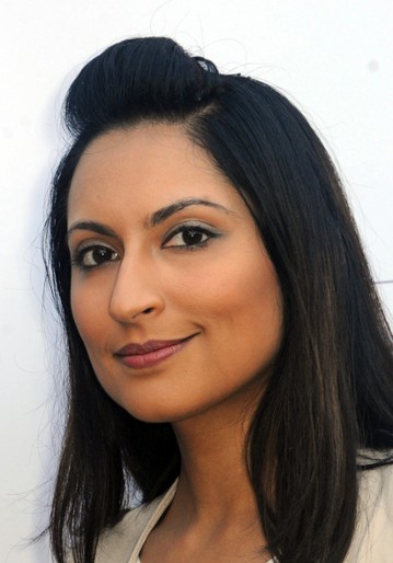 Zehra Fazal / Livewire (Leslie Willis) / Kierująca
