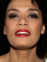 Yasmine Modestine / Julia