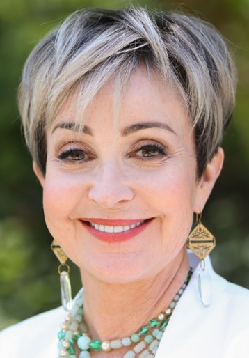 Annie Potts / Connie &quot;Babunia&quot; Tucker