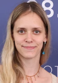 Csenge Jóvári 