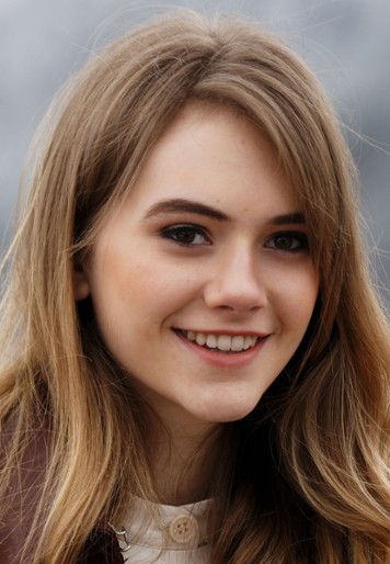 Emilia Jones / Merry