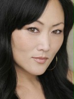 Angela Shin / Agentka Everett