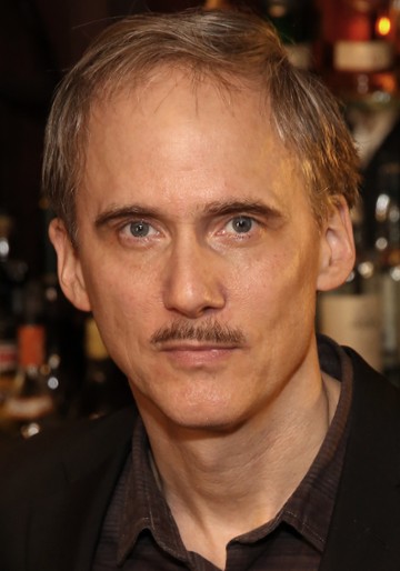 Neal Huff / Ksiądz Dan Hastings
