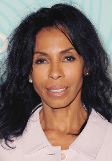 Khandi Alexander / Żona farmera / Komendant policji