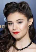 Nicole Maines / Lisa