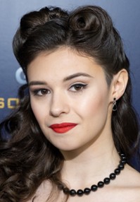 Nicole Maines 