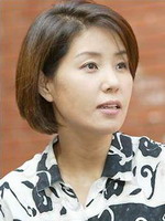 Geum-Seok Yang / Jung Yang Geum, żona pana Kanga, matka Sae Yeon