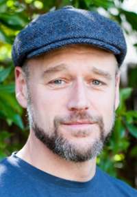 Elliot Cowan I