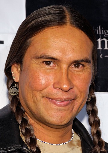 Mo Brings Plenty / Mo