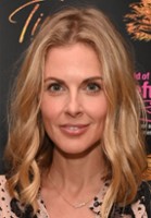 Donna Air / Susan Howard, reporterka ET