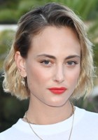 Nora Arnezeder / Chloe Tousignant