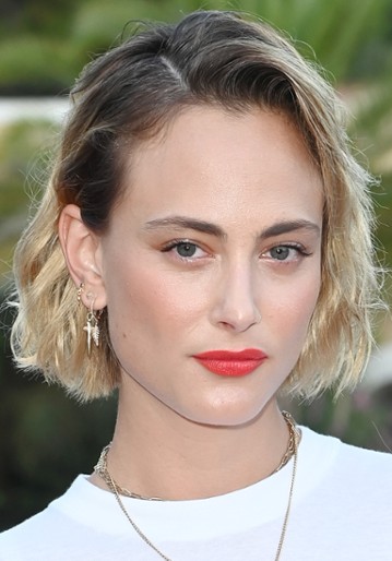 Nora Arnezeder / Anna Maria