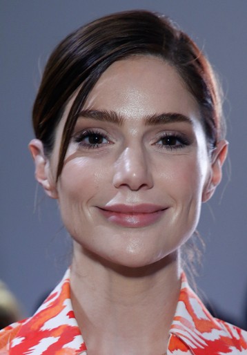 Janet Montgomery / Dr Lauren Bloom