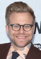 Adam Conover / Ethan / Przewodnik wycieczki / Mężczyzna podobny do Ryana Seacresta / Bradley Hitler-Smith / Facet myślący, że autor widmo pisze dla duchów / Szantażysta / Reginald Rangoon III / Bratanki Pana Peanutbuttera