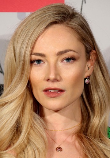 Clara Paget / Zoe Davis