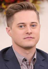 Lucas Grabeel 